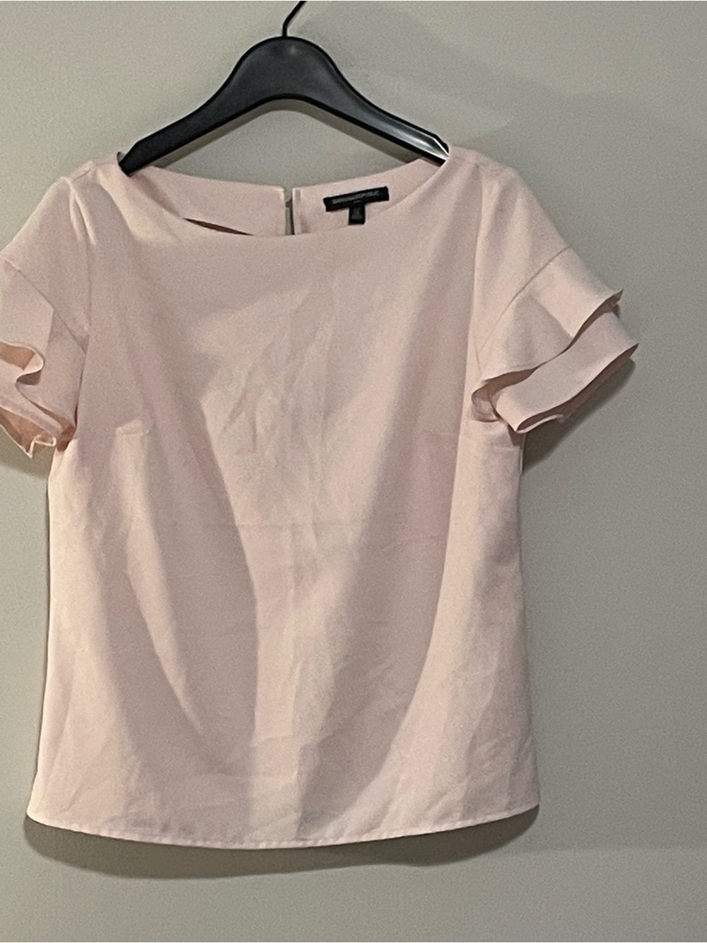 Banana Republic Pale Pink Ruffle Sleeve Blouse. Item # 11573